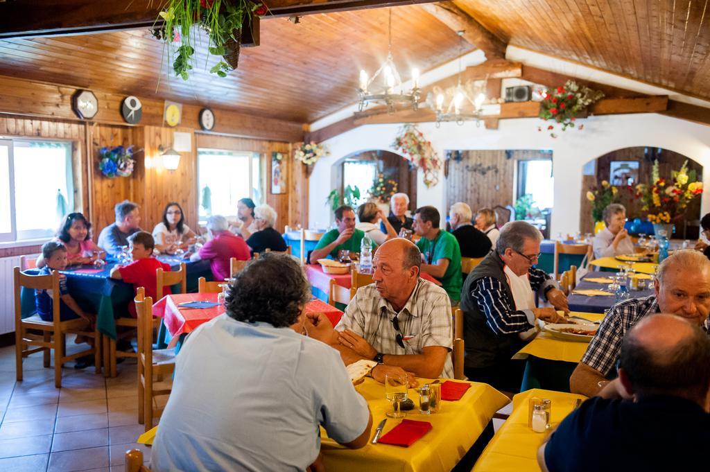 Antey-Saint-André 维拉吉奥塞维诺旅游营地酒店 外观 照片