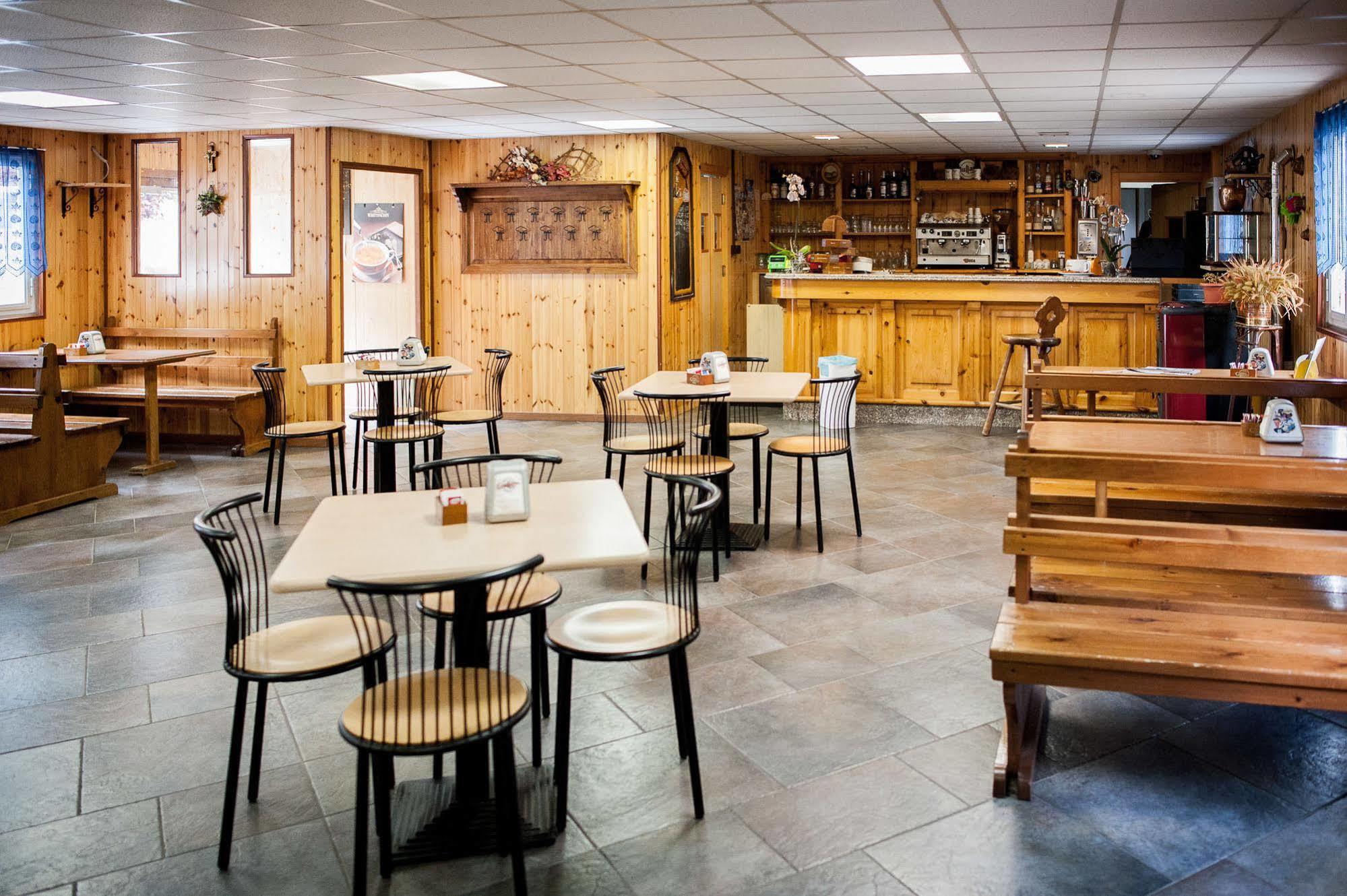Antey-Saint-André 维拉吉奥塞维诺旅游营地酒店 外观 照片