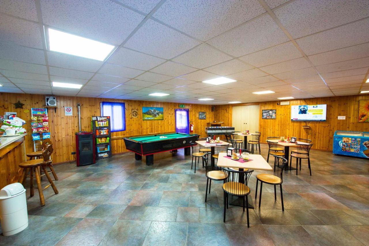 Antey-Saint-André 维拉吉奥塞维诺旅游营地酒店 外观 照片